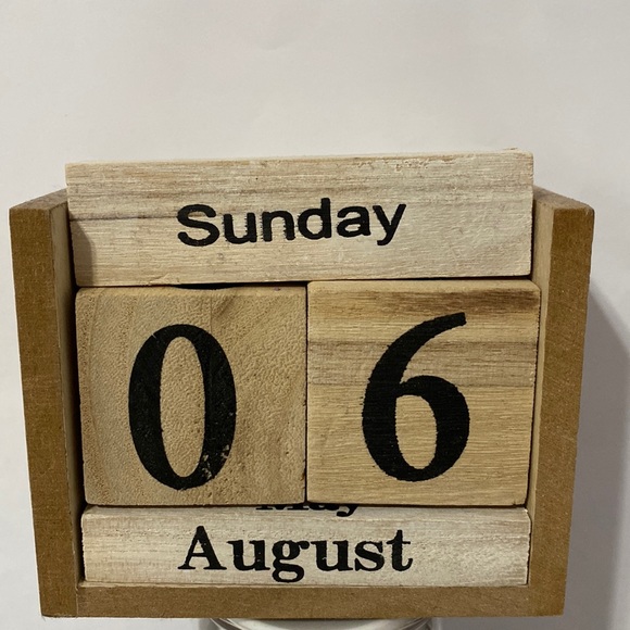 Wooden Block Calendar - Picture 1 of 6